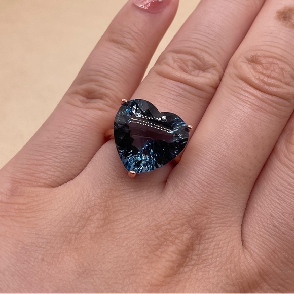 Jewelry - Stunning Heart-Shaped Silver Blue Ring